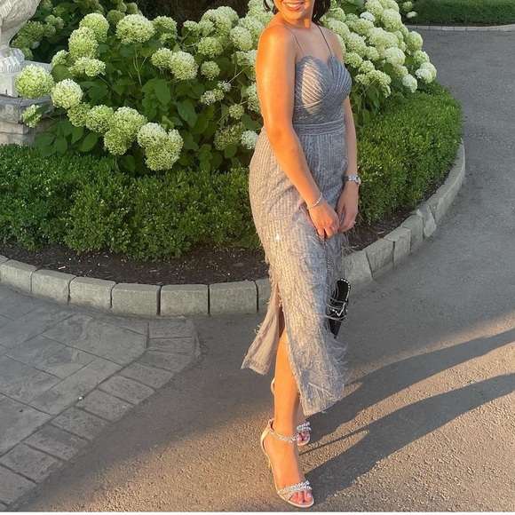 Formal gown worn twice to events for a few hours - Picture 2 of 2